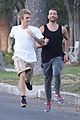 justin bieber shows off his athletic skills in the street 04