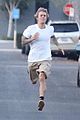 justin bieber shows off his athletic skills in the street 21