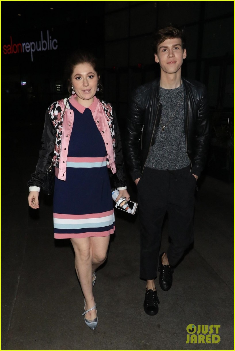 brec bassinger dylan summerall hold hands after the female brain premiere 04