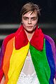 cara delevingne returns to the runway in burberry fashion show 02