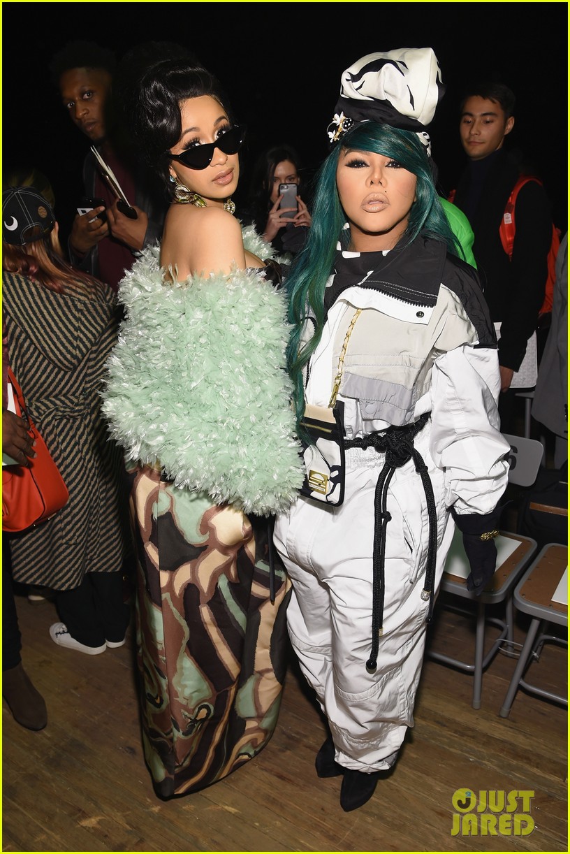 cardi b is glam in green at marc jacobs fashion show 01