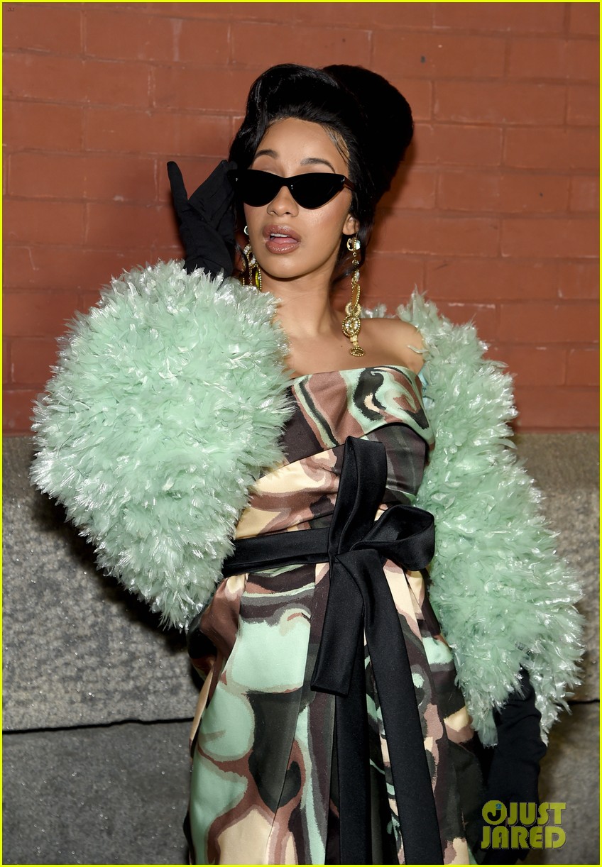 cardi b is glam in green at marc jacobs fashion show 16