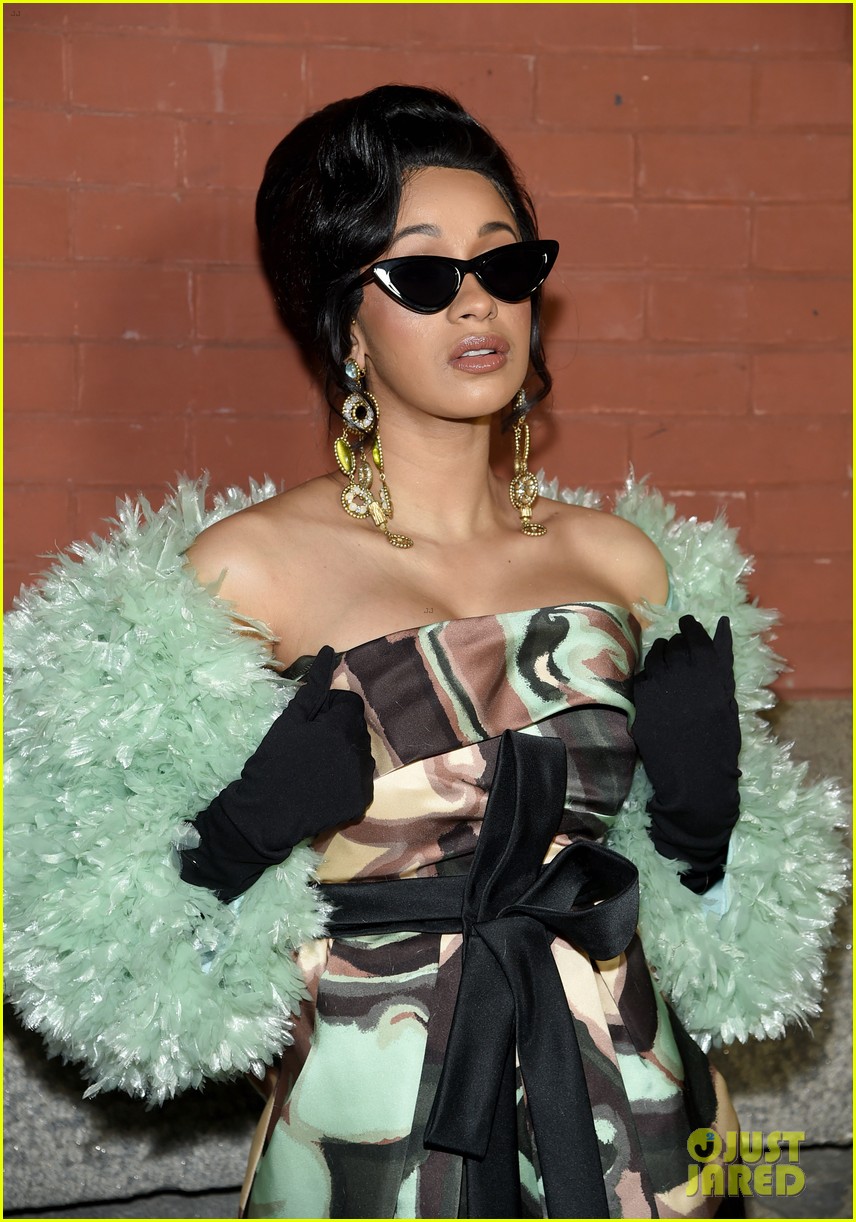 cardi b is glam in green at marc jacobs fashion show 18