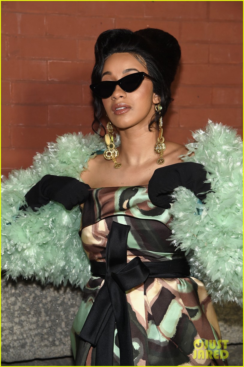 cardi b is glam in green at marc jacobs fashion show 25