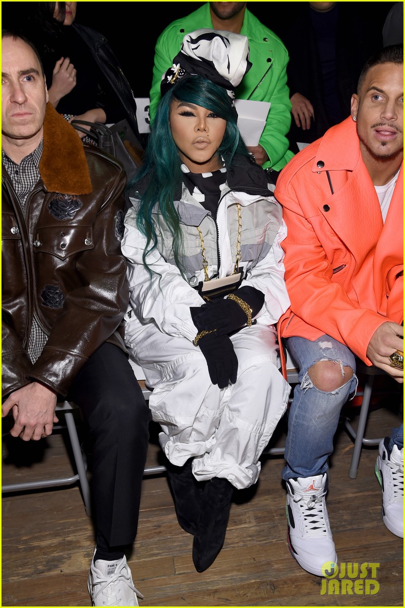 cardi b is glam in green at marc jacobs fashion show 41