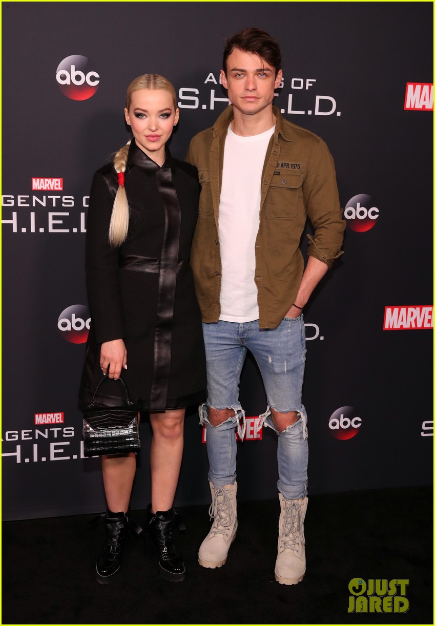 dove cameron thomas doherty couple up at agents of shield 100th episode 02