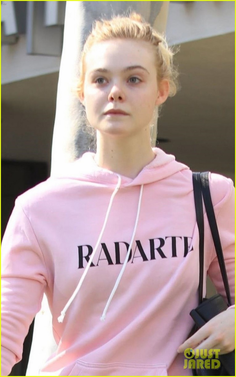 elle fanning wraps up a morning workout in studio city 07