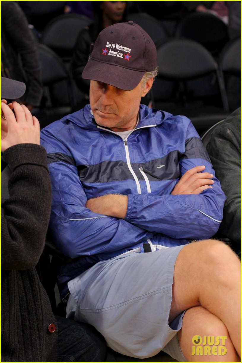 will ferrell and pharrell williams cheer on the lakers at basketball game 15