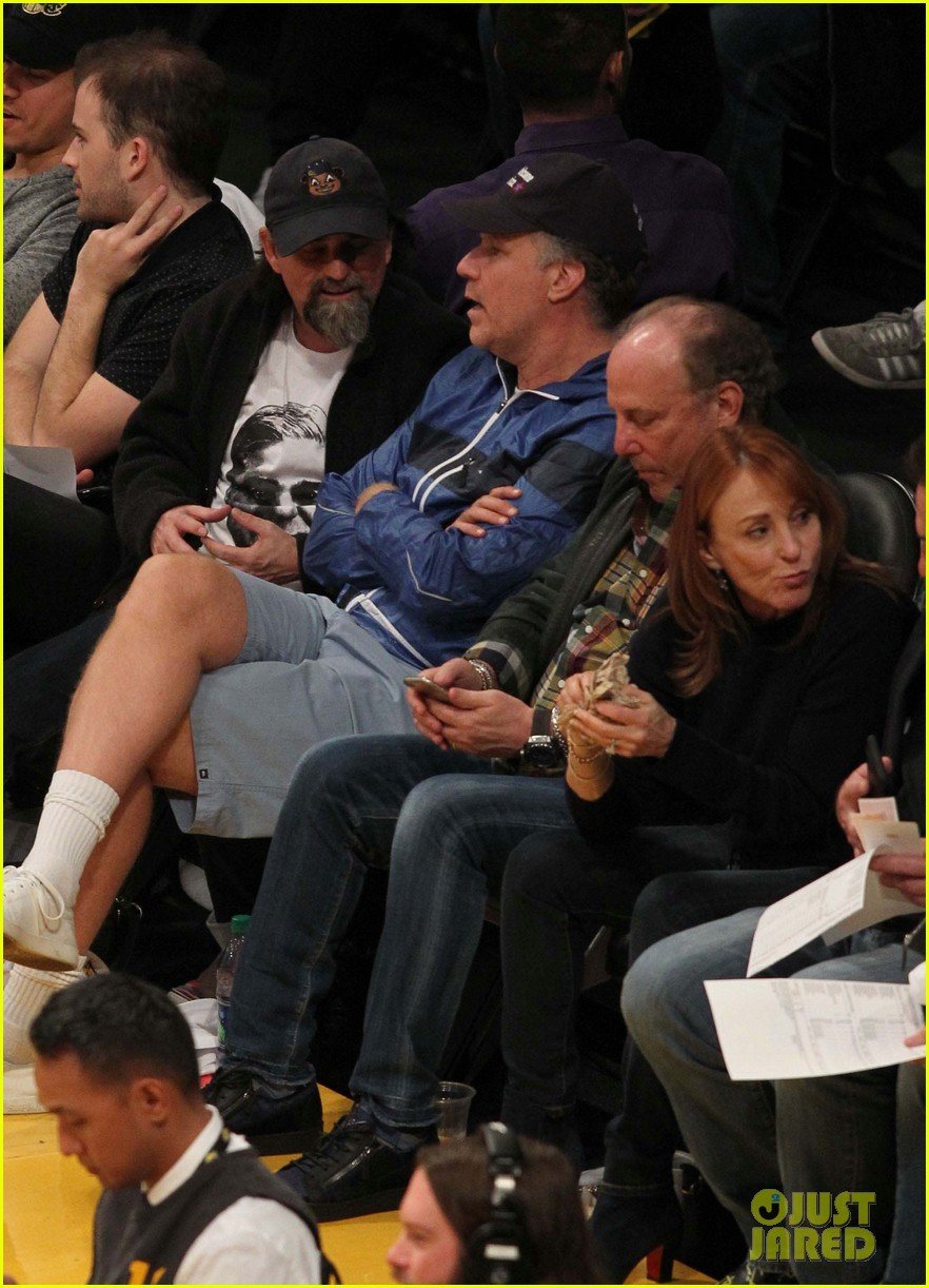 will ferrell and pharrell williams cheer on the lakers at basketball game 17