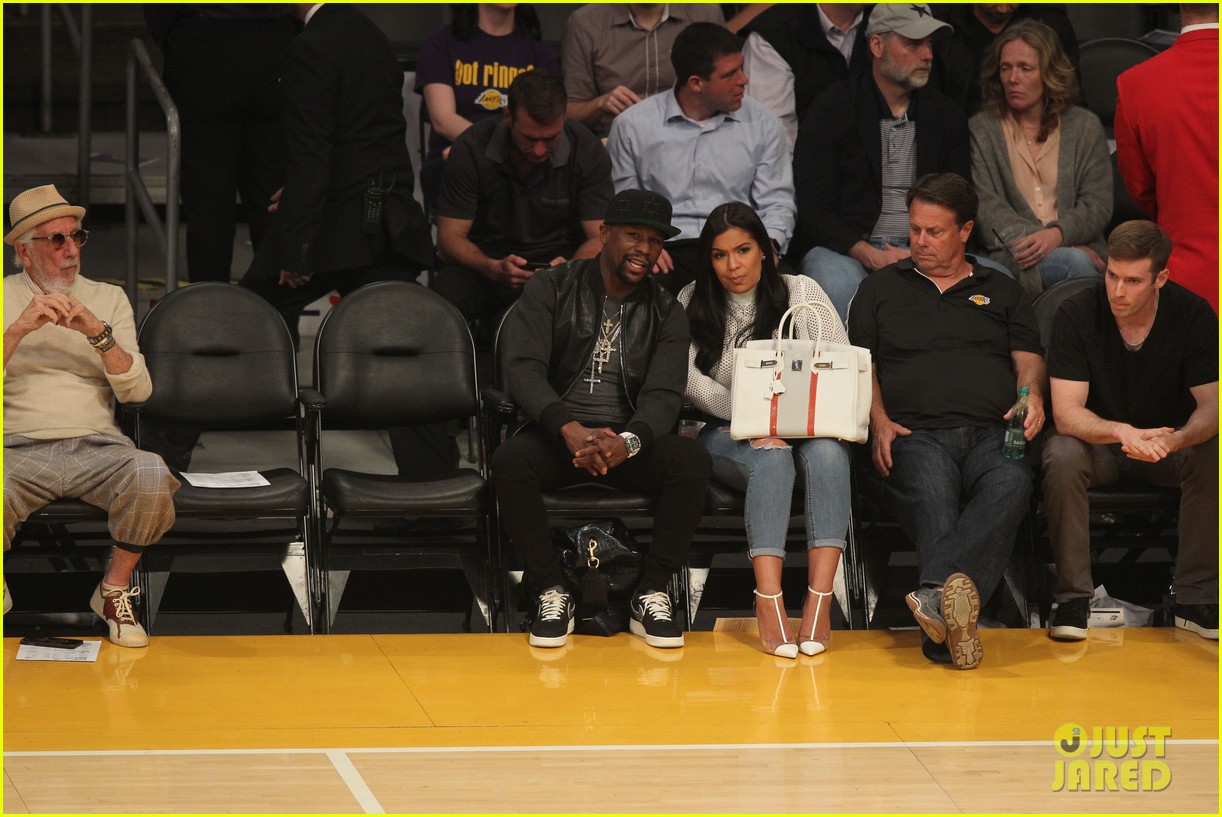 will ferrell and pharrell williams cheer on the lakers at basketball game 19