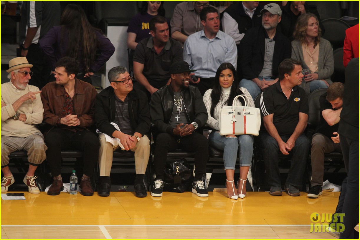 will ferrell and pharrell williams cheer on the lakers at basketball game 20