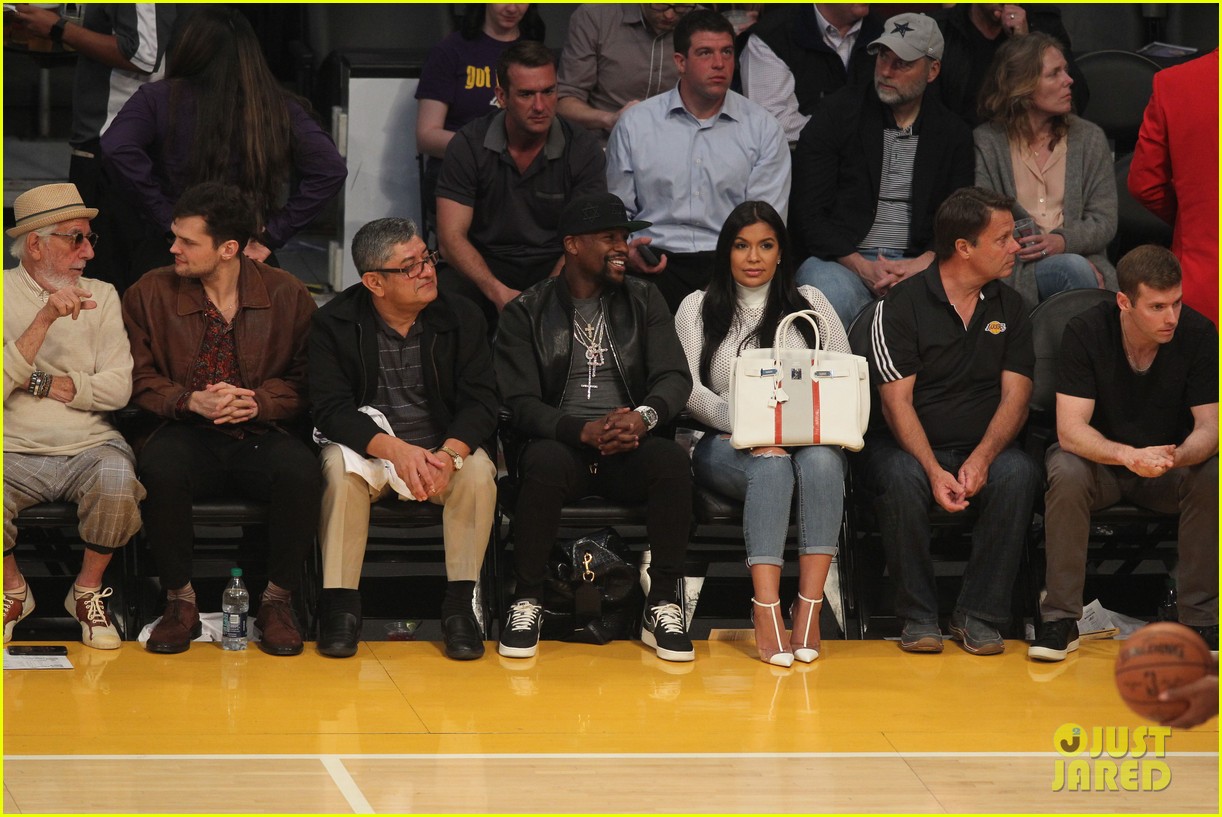 will ferrell and pharrell williams cheer on the lakers at basketball game 21