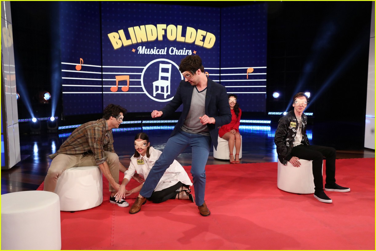the fosters cast make ellen debut play blindfold musical chairs 04