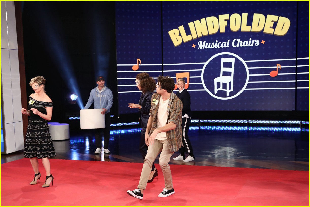 the fosters cast make ellen debut play blindfold musical chairs 06