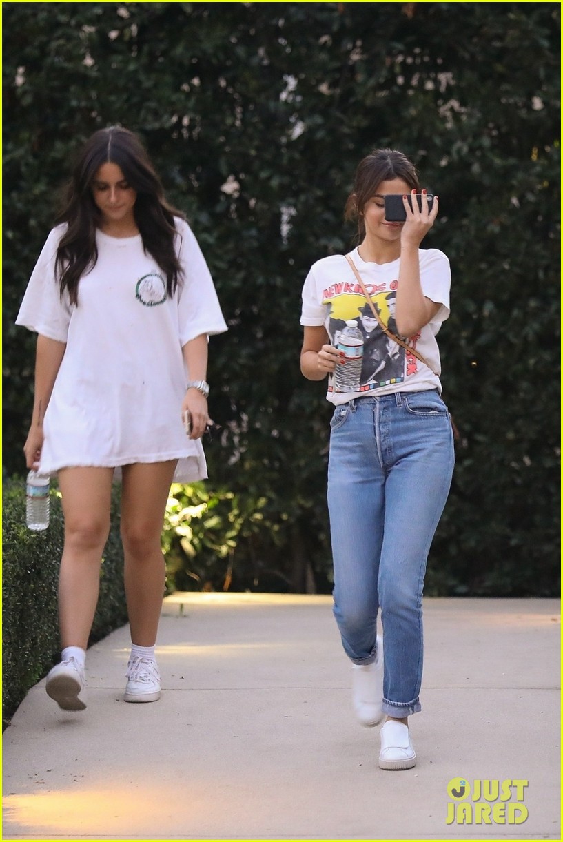 selena gomez keeps a low profile while stepping out in la 04