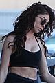 sarah hyland flashes toned tummy after workout session 03