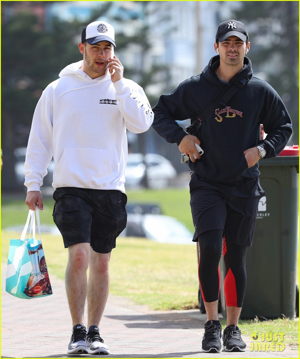 nick and joe jonas team up for morning walk in sydney 01