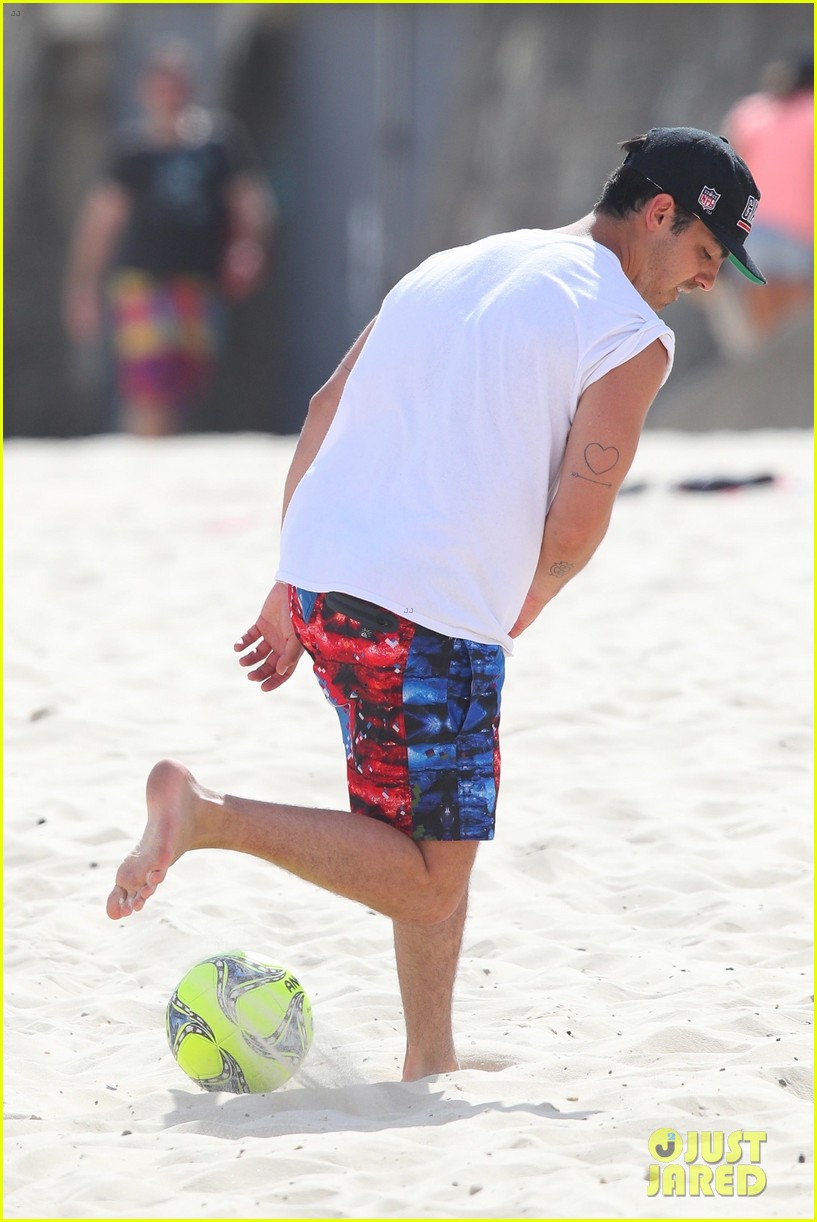 joe jonas plays soccer on the beach in sydney 07