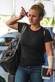 hayden panettiere puts injured arm on display while leaving barbados 05