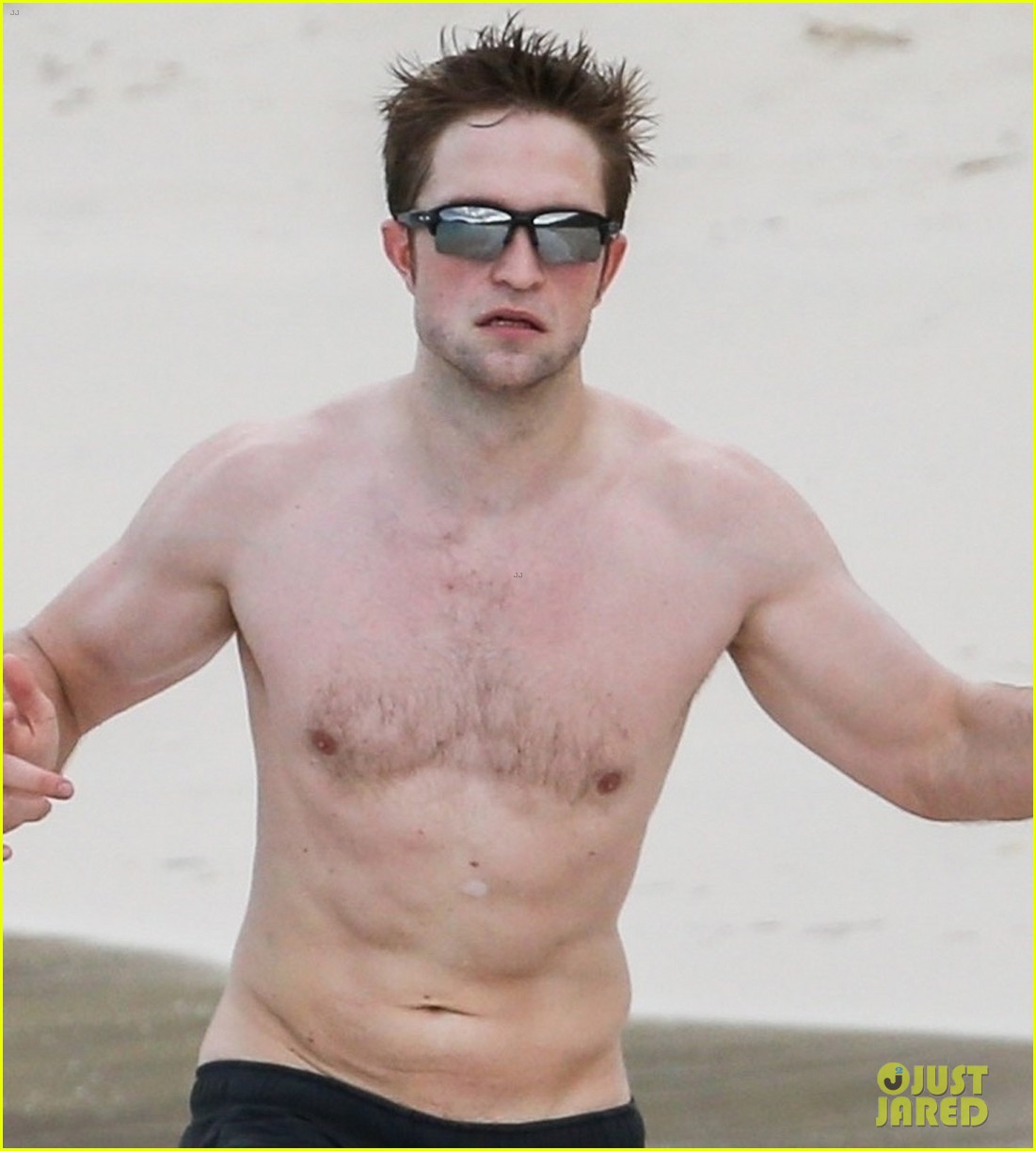 robert pattinson bares ripped body while shirtless in antigua 08