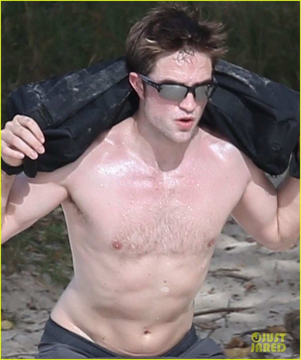 robert pattinson bares ripped body while shirtless in antigua 14