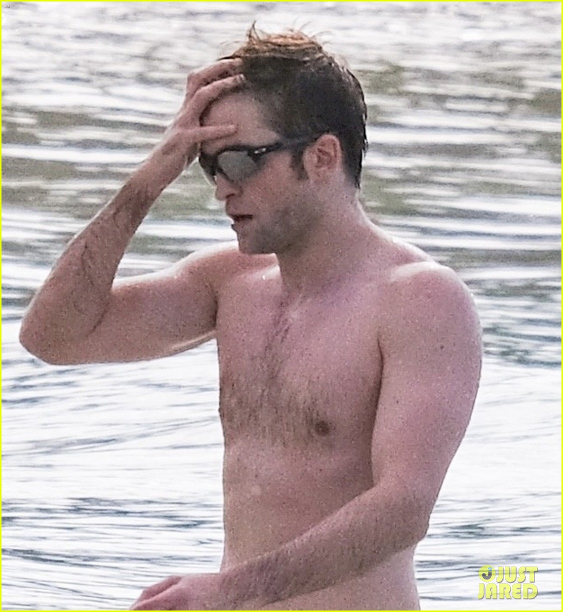 robert pattinson bares ripped body while shirtless in antigua 16