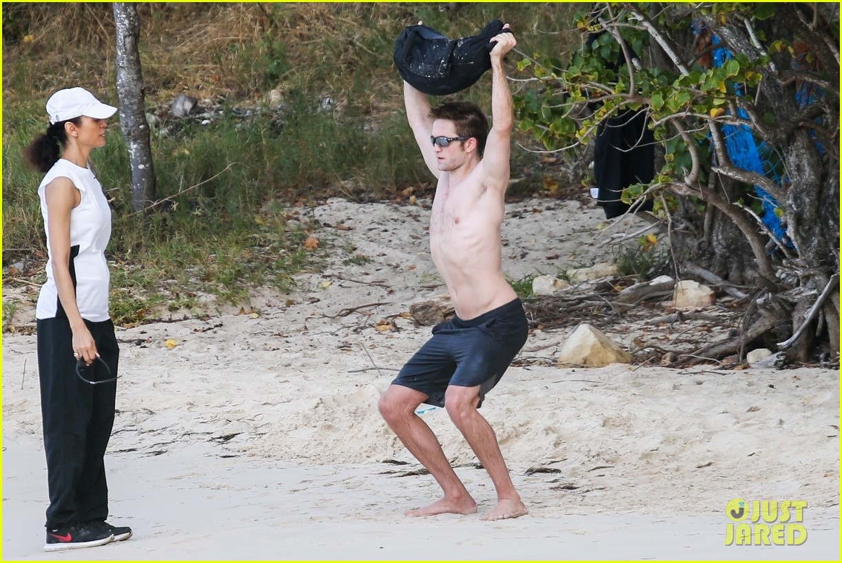 robert pattinson bares ripped body while shirtless in antigua 19