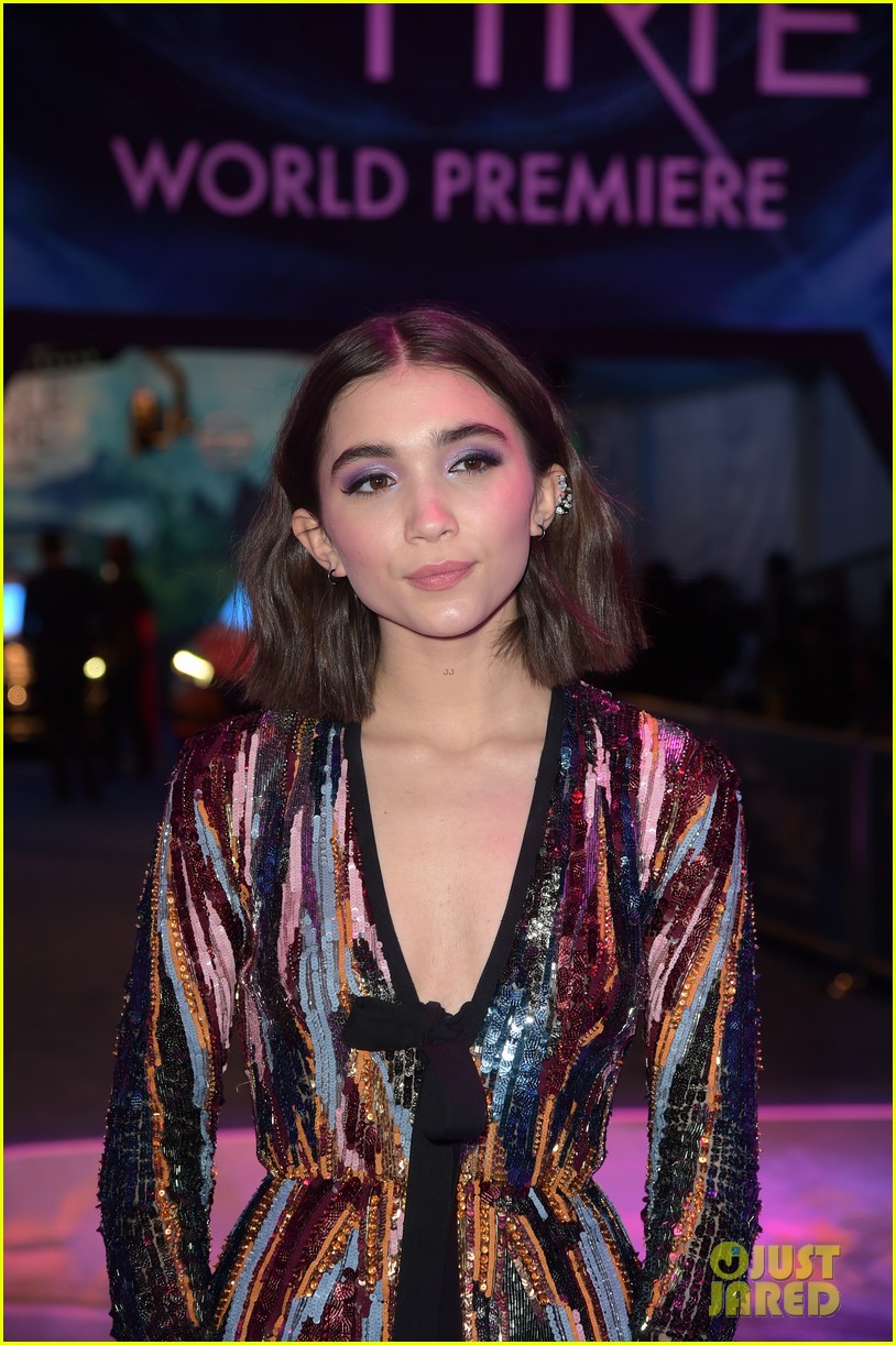 storm reid rowan blanchard and levi miller rock magical looks at a wrinkle in time premiere2 11