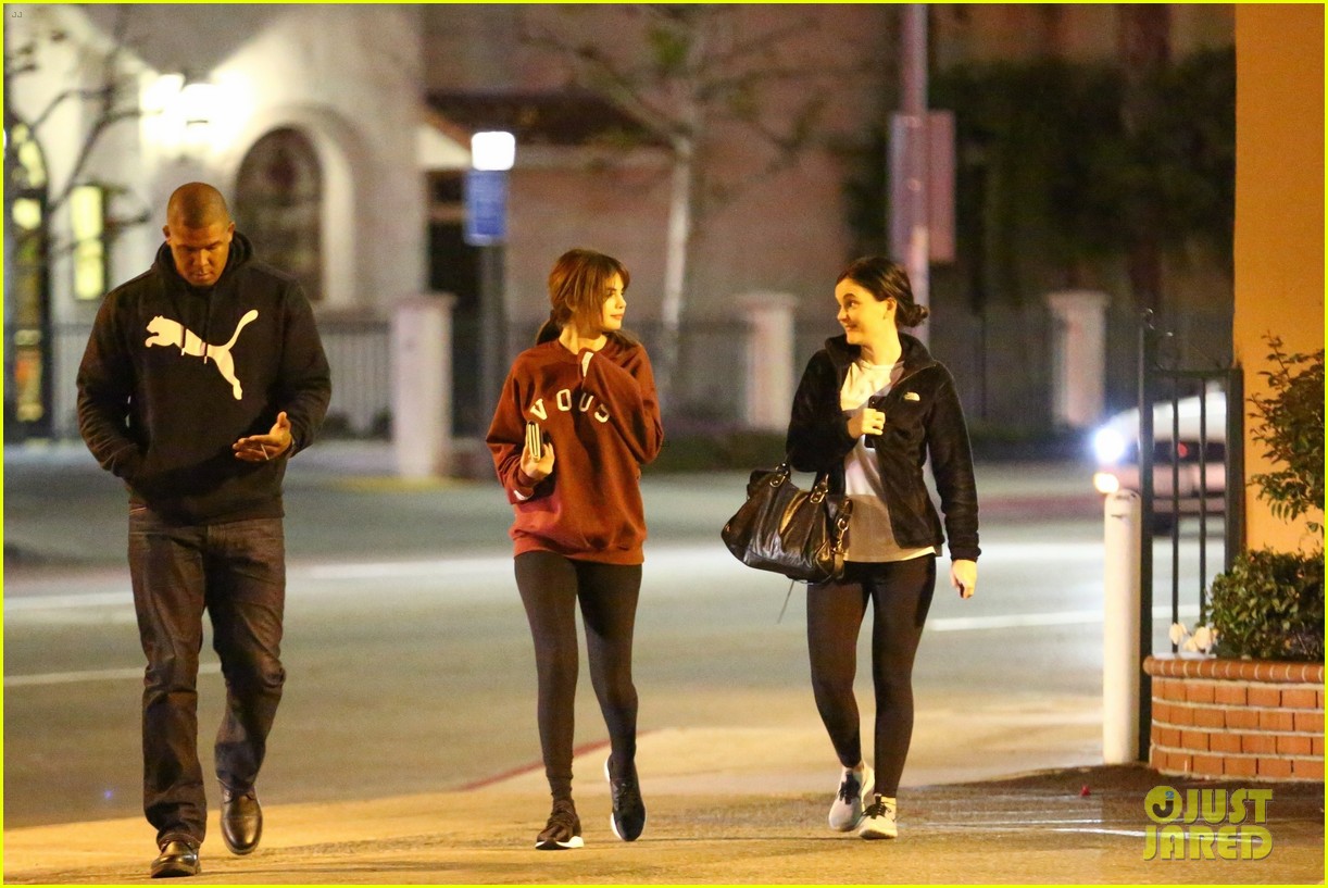 selena gomez grabs dinner with a friend 02