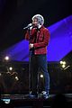 ed sheeran delivers tear jerking supermarket flowers performance at brit awards 2018 08