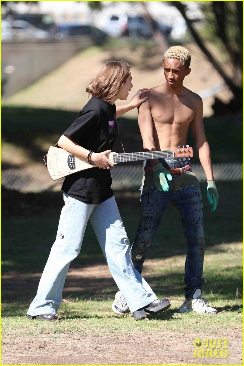 shirtless jaden smith shows off his abs while planting trees with sister willow 07