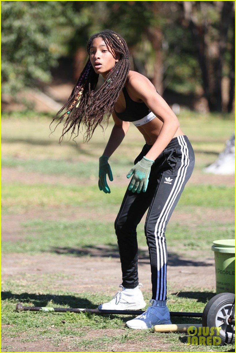 shirtless jaden smith shows off his abs while planting trees with sister willow 08