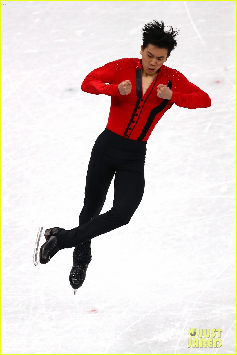 vincent zhou lands 5 quads places 6th overall olympics 04