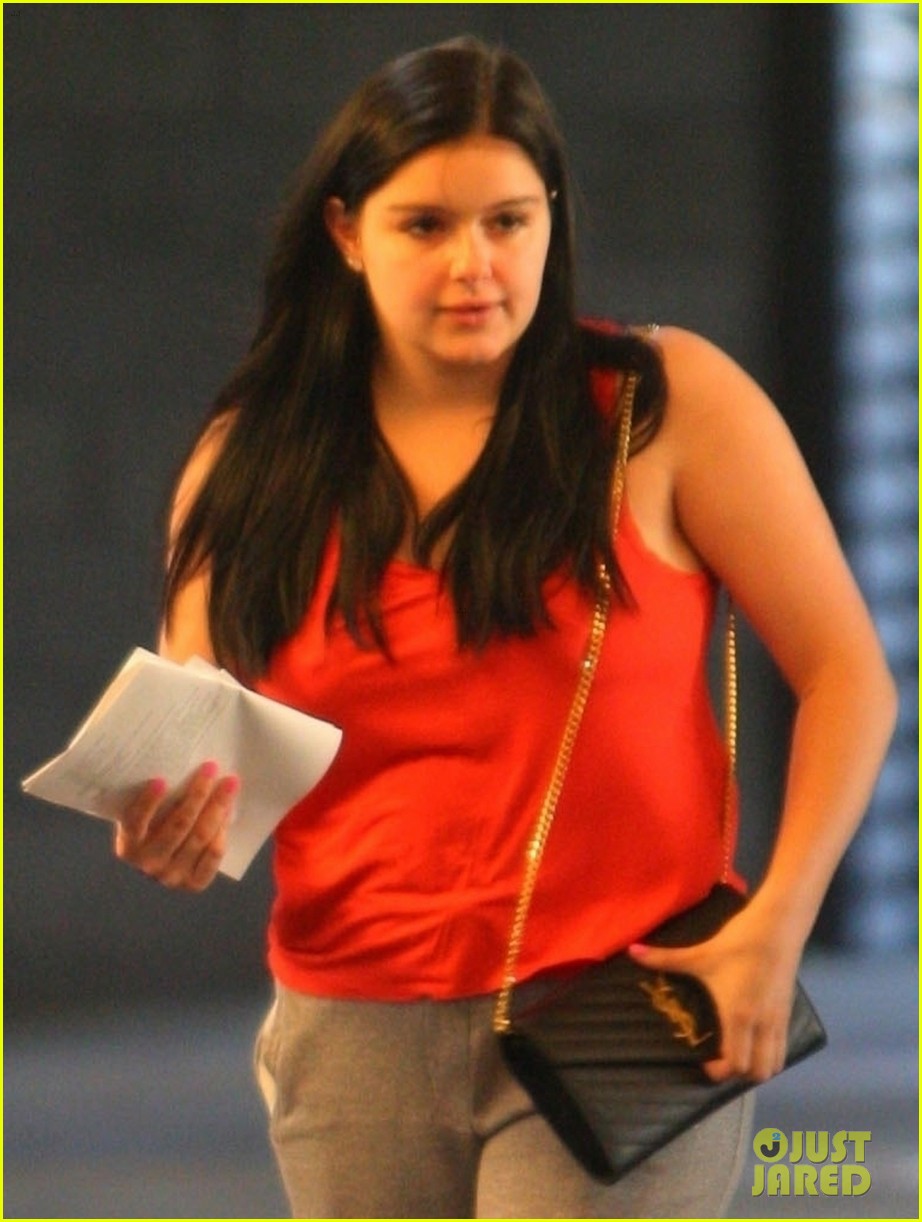 ariel winter steps out after the last movie star trailer premieres 02