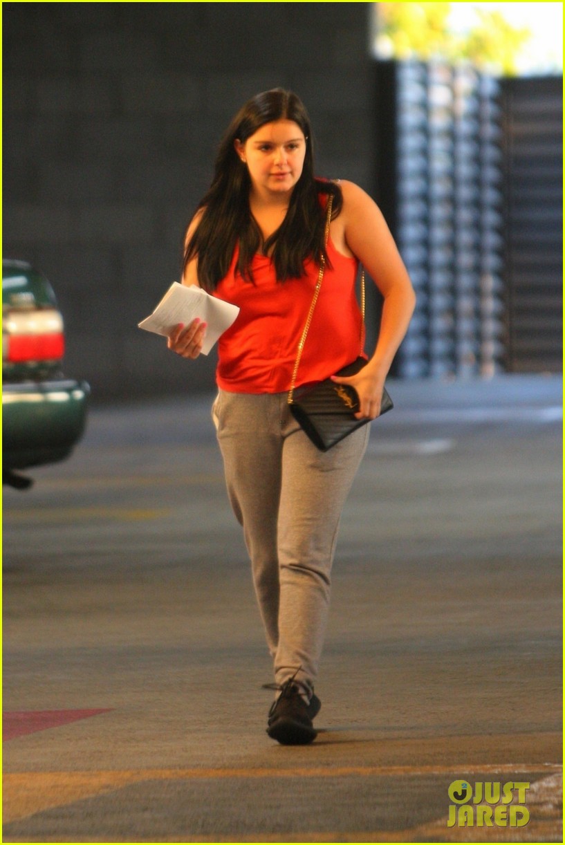 ariel winter steps out after the last movie star trailer premieres 05
