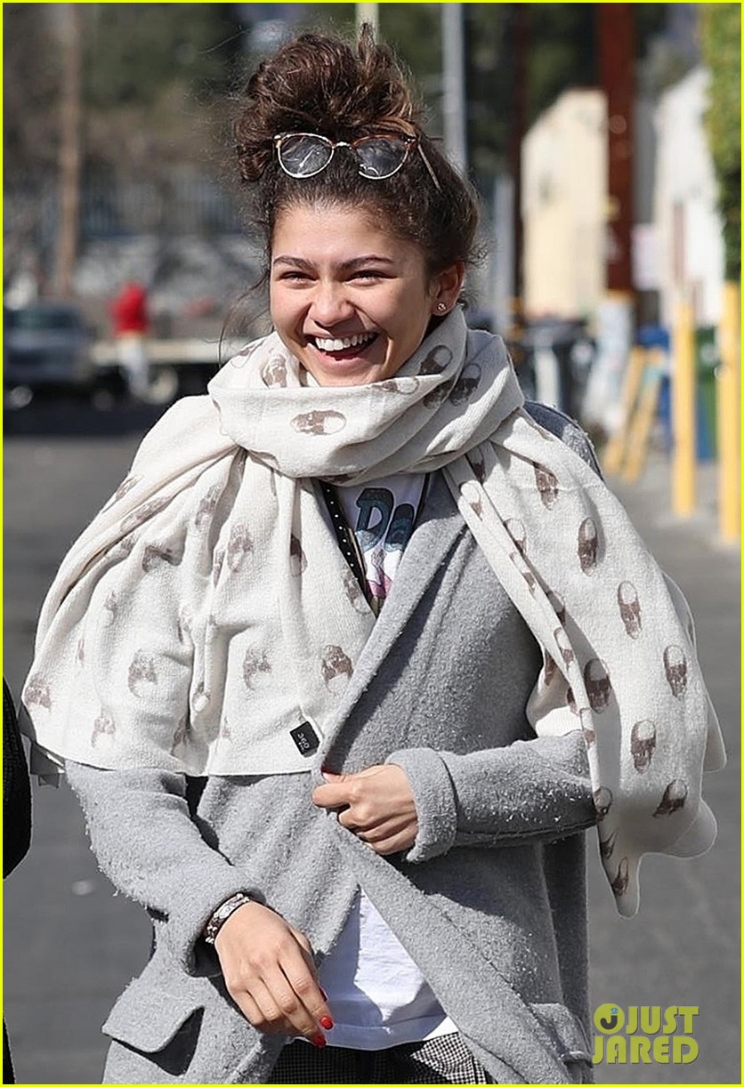 zendaya and tom holland step out for lunch together 05