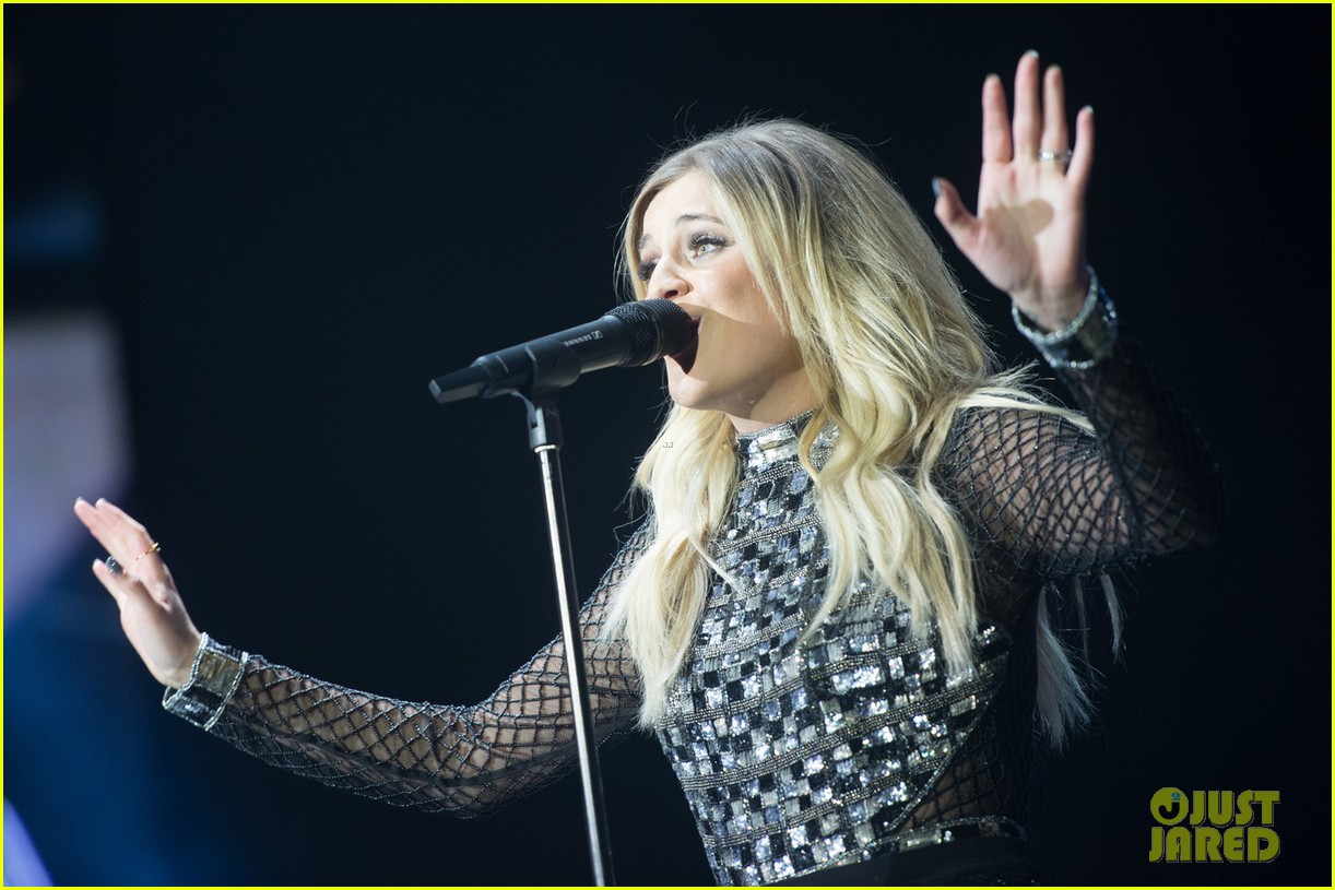 kelsea ballerini takes the stage at c2c music festival 2018 02