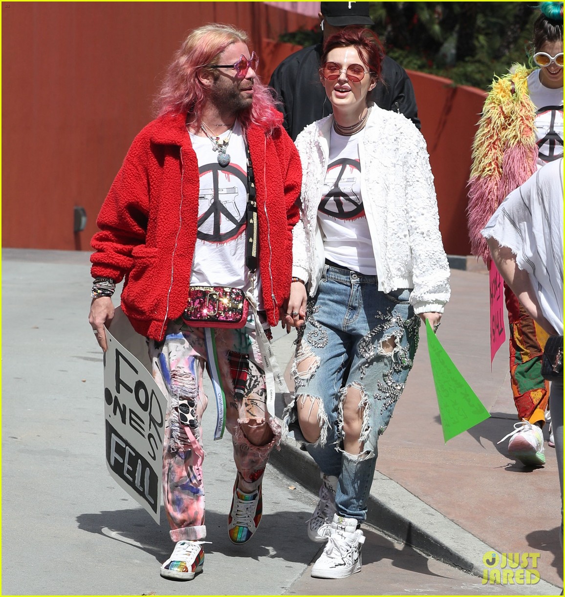 bella thorne mod son march for our lives 02