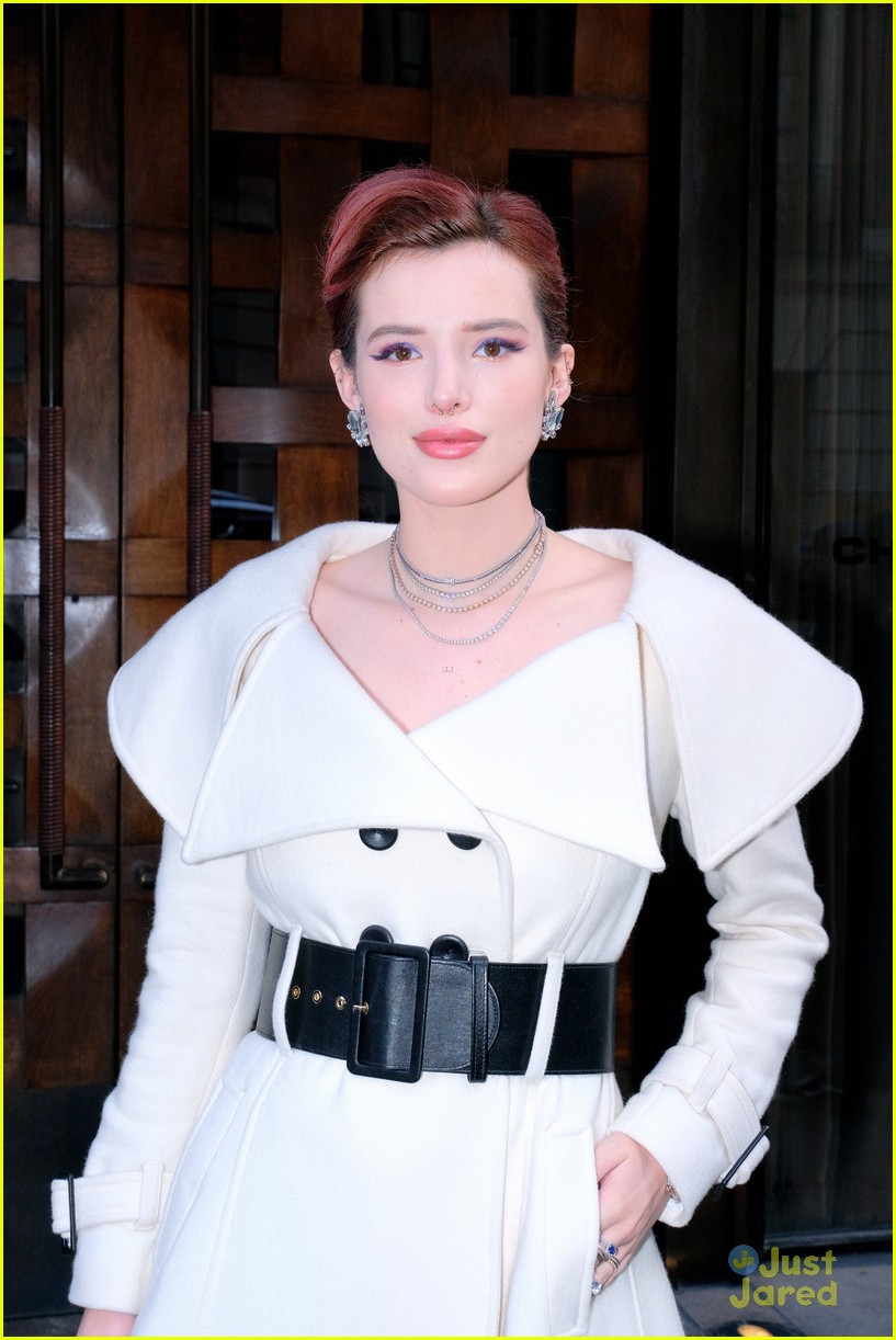 bella thorne buy out theater midnight sun 02