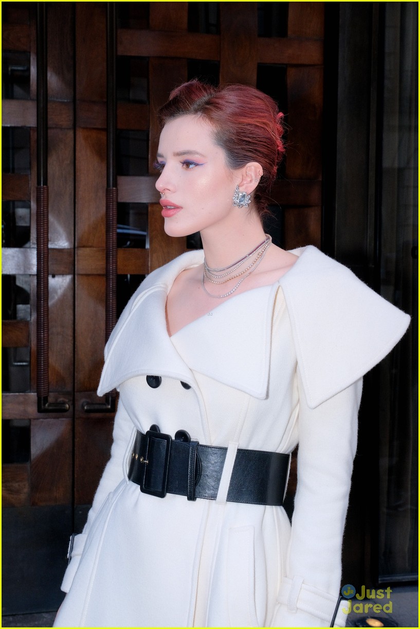 bella thorne buy out theater midnight sun 08