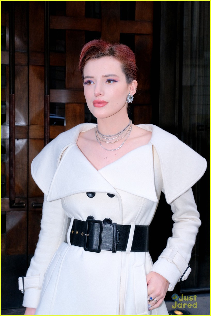 bella thorne buy out theater midnight sun 09