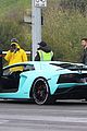 justin bieber starts dancing in the middle of the road 09