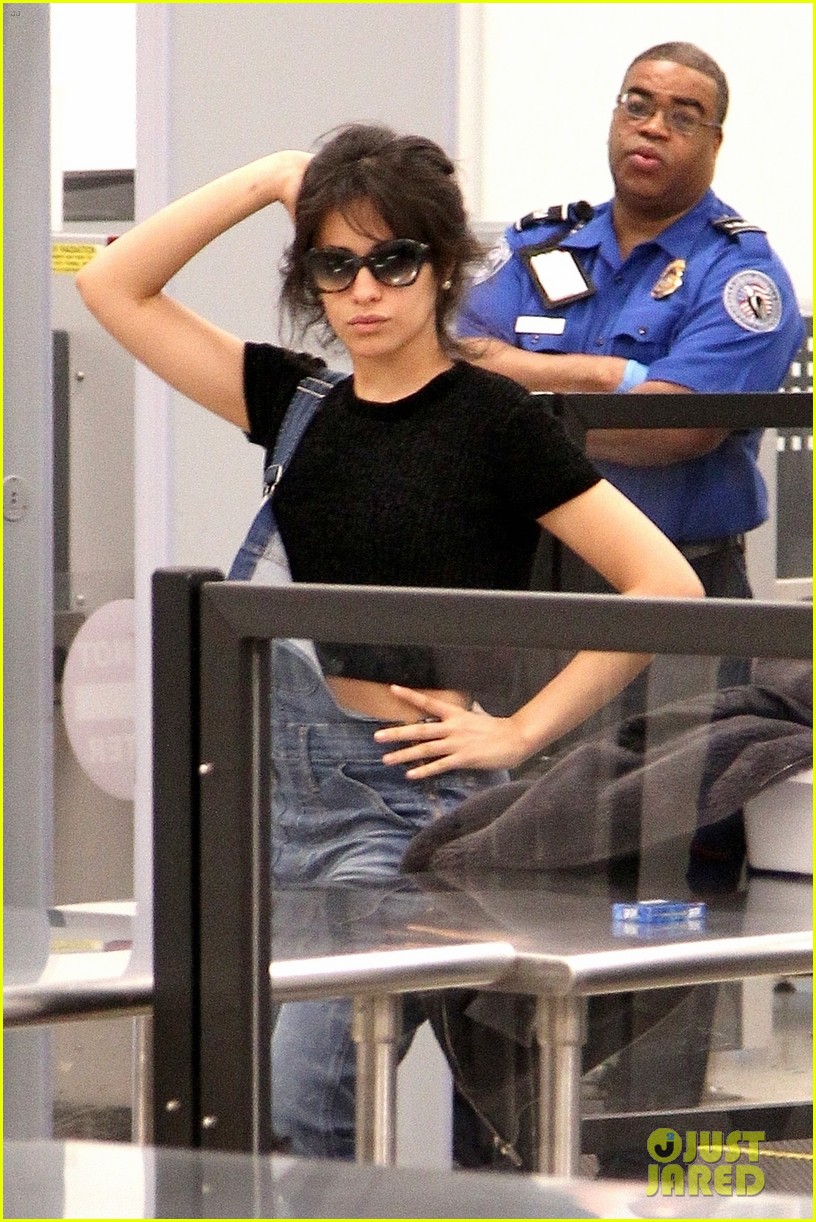 camila cabellos hilarious airport poses are now epic memes 02