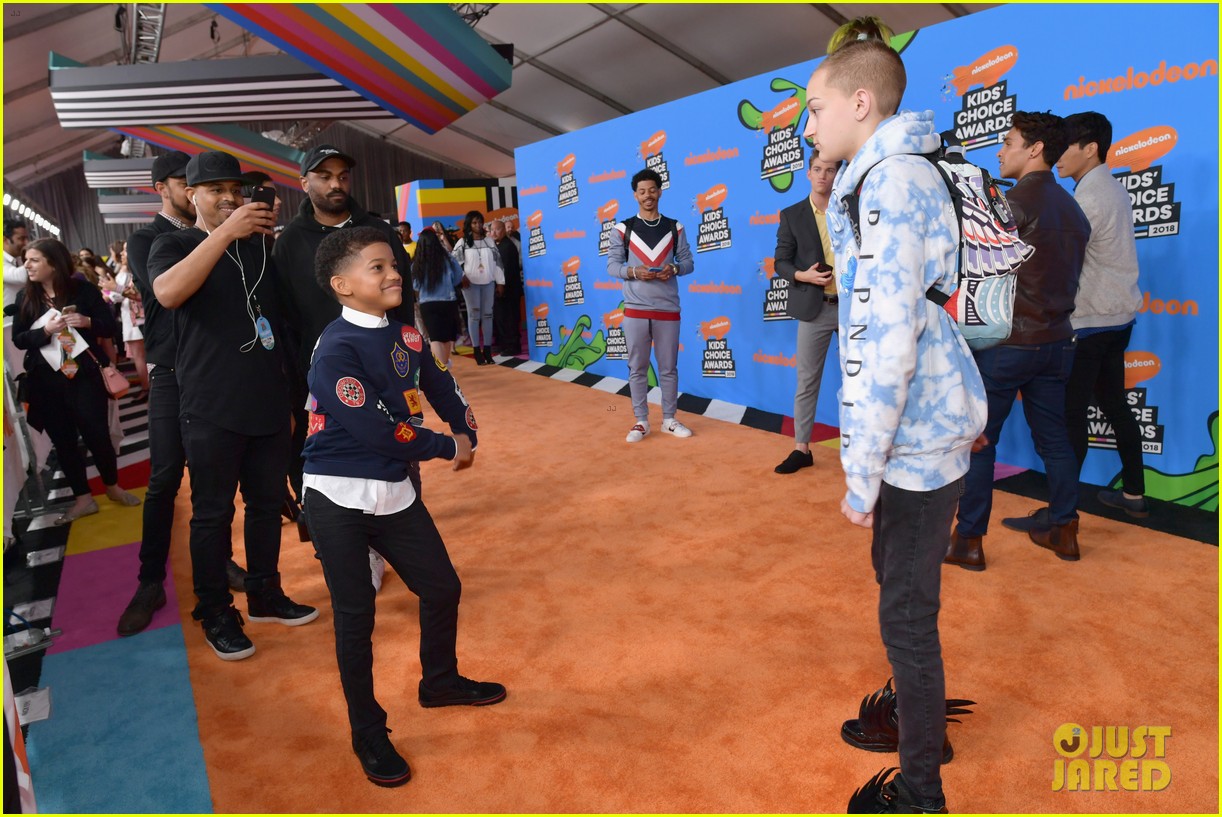 lonnie chavis hannah ziele and parker bates bring this is us to kids choice awards 2018 04