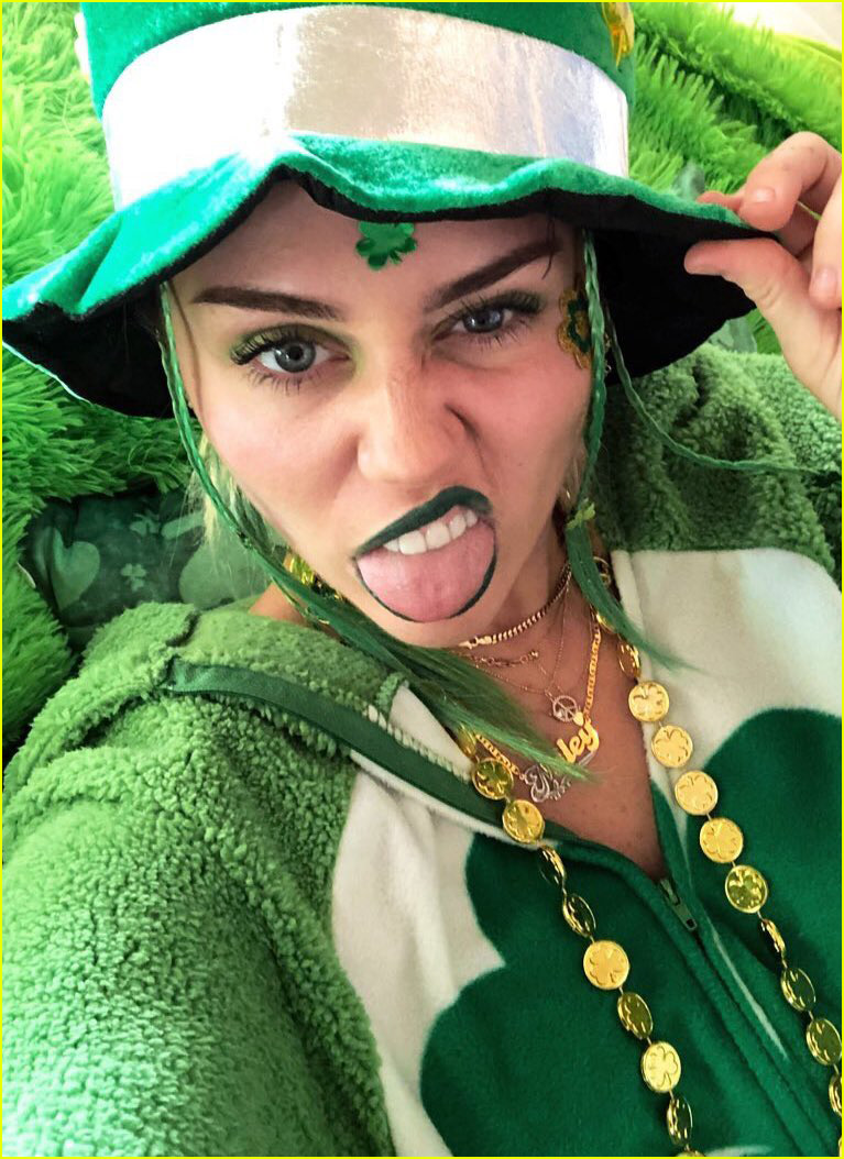 miley cyrus celebrates st patricks day with dfestive outfit 03