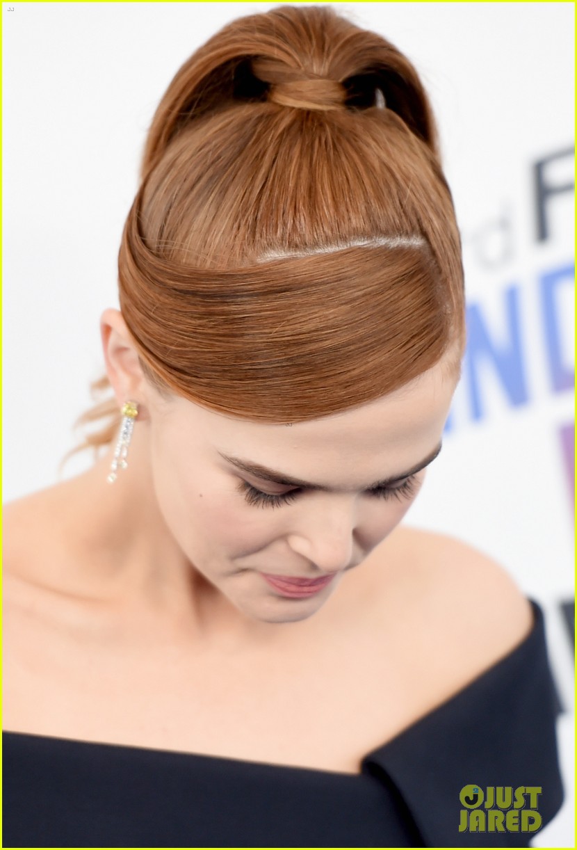 zoey deutch and haley lu richardson join forces at spirit awards 2018 11