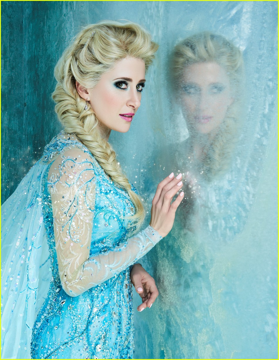 broadways frozen cast pose for portraits in costume 01