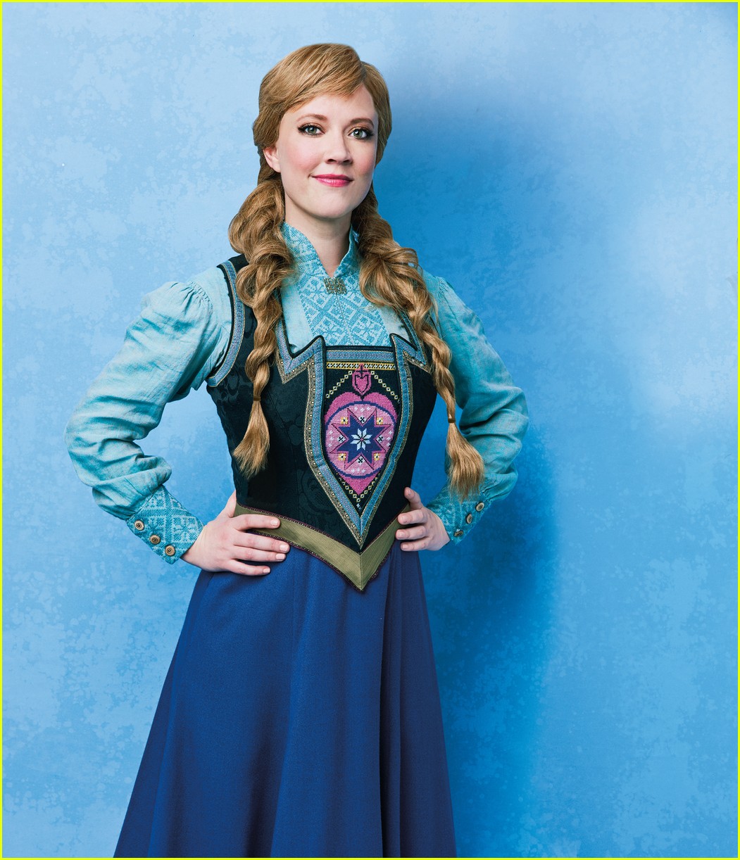 broadways frozen cast pose for portraits in costume 05