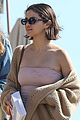 selena gomez carries her bible to lunch 04