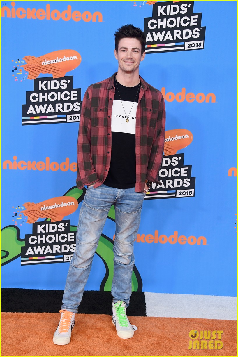 the flashs grant gustin shows off his style at kids choice awards 2018 05